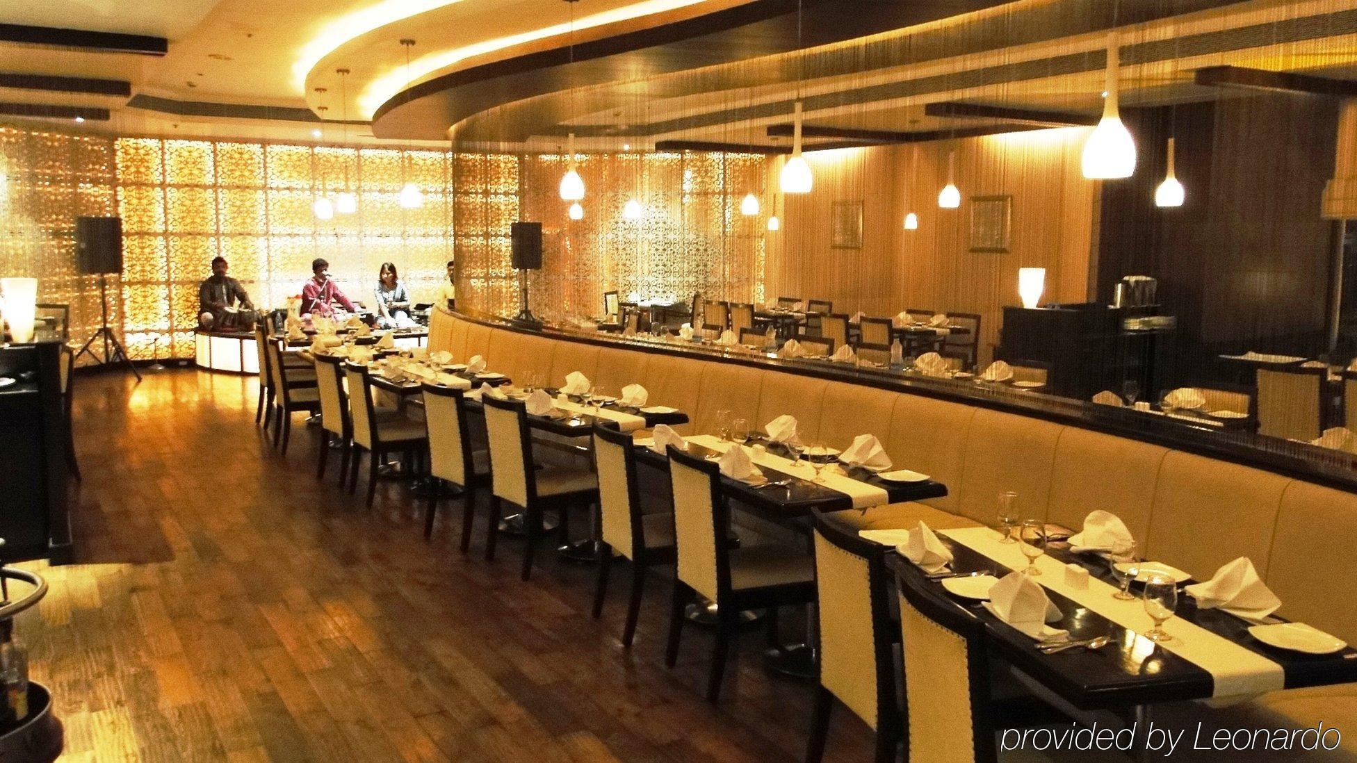 Park Plaza, Ludhiana Hotel Restaurant photo